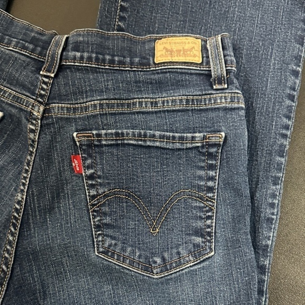 579. Levi's 512’s perfectly slimming Women's Boot Cut blue Jeans size 10